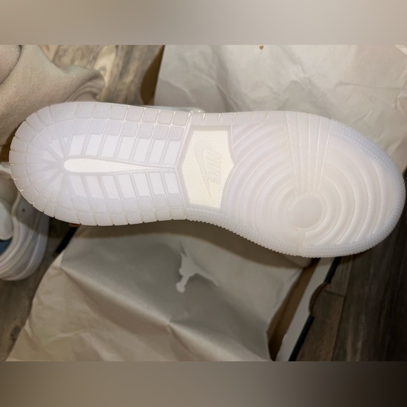 ****update; SOLD *** ✨ NIKE JORDAN GLITTER SWOOSH WHITE SPARKLE ✨ - Picture 11 of 16